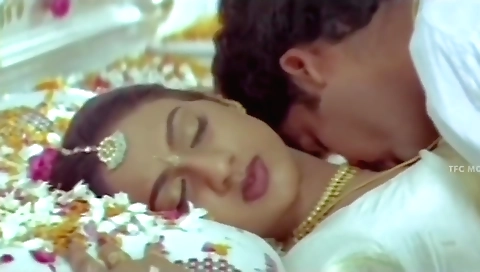 Indian girl with a fat ass and a sexy face is horny