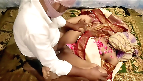 Indian amateur girl with cute and sexy face shows off her tits